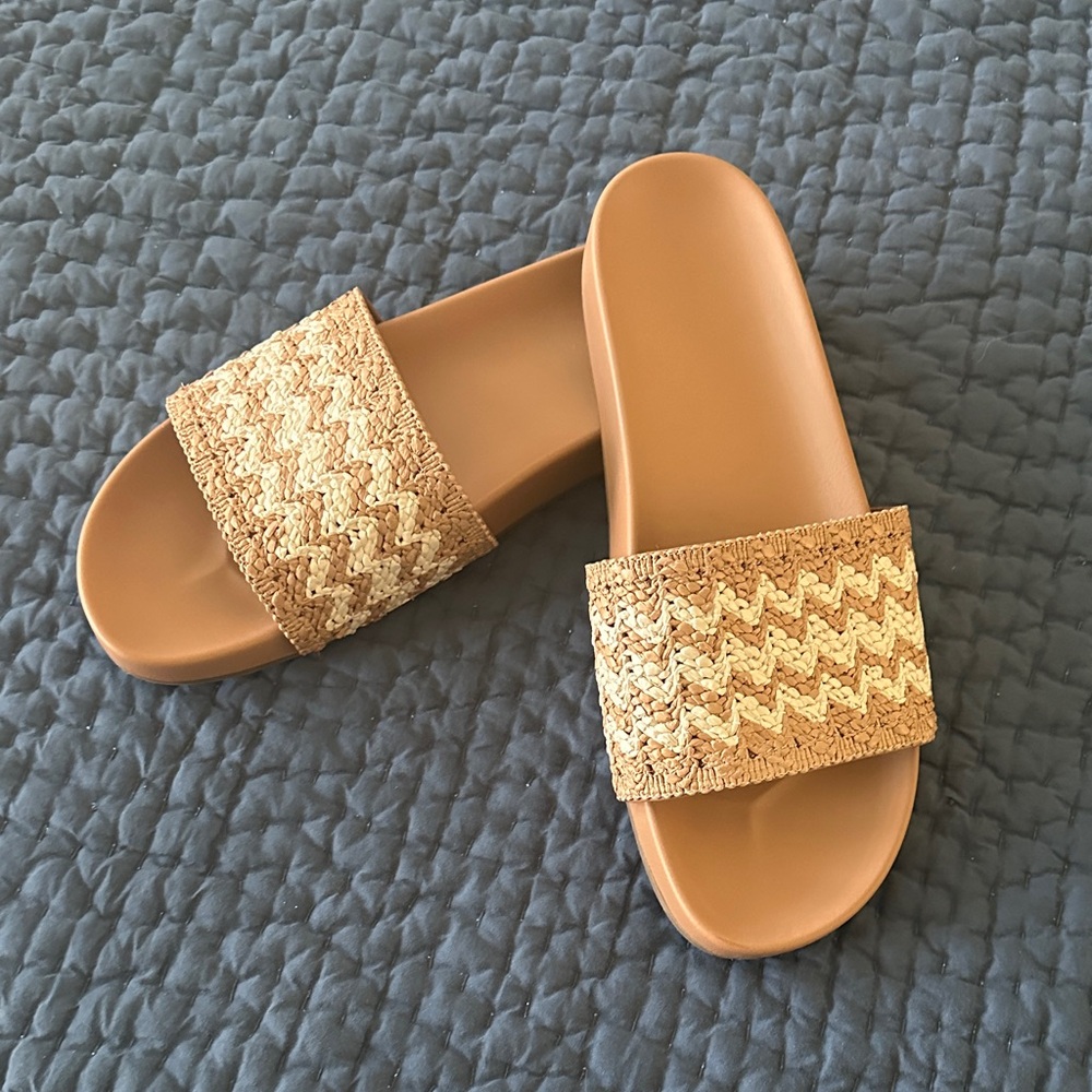 Universal Thread Stylish Tan Slide Sandals - size 9